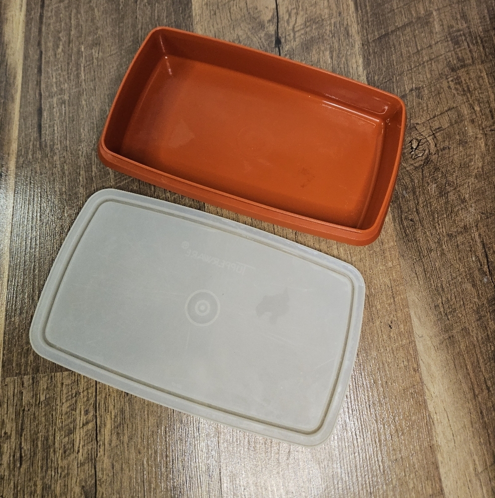 Tupperware 816-20 Paprika Red Rectangular Storage Container w/ Clear Lid 9"×5"